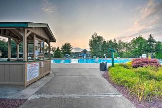 Tobyhanna Cabin with Deck, Community Pool and Golf! - 0