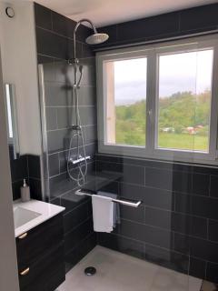Logement à Brive proche centre-ville et campagne - climatisation, Wifi, coin exterieur et parking privés - Brive-la-Gaillarde - 7