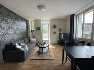 Logement à Brive avec terrasse et climatisation près du centre-ville et de la gare - Fibre internet et stationnements gratuits - Brive-la-Gaillarde - 0