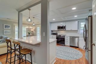 New Floors, Furniture, New TVs, King, 2-Twins, Bikes & Beach Gear Included - 7