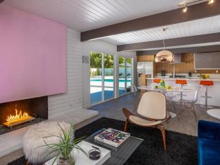 Bubble Gum Modern: Mid-Century Alexander - Palm Springs - 6