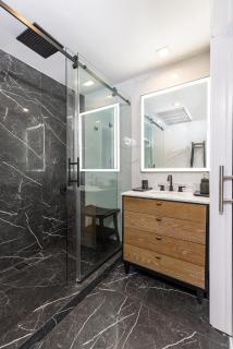 Boutique Suite with Huge Terrace and Rooftop Pool - 7