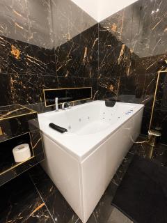 St Stephen Luxury Suit with Jacuzzi and Sauna - Budapest - 5