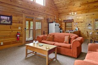 Beautiful 2 Bed Cabin with Hot Tub and Resort Pool - Sevierville - 1