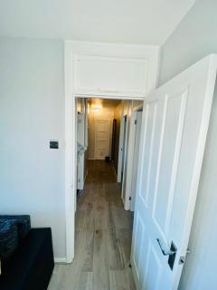 Bright, Spacious, modern Interior Decor 2 bedrooms Apartment with amazing views - Londra - 4