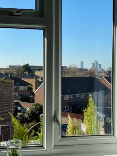 Bright, Spacious, modern Interior Decor 2 bedrooms Apartment with amazing views - Londra - 1