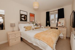 Coyle House, 3 bed,Corby, super kings or twins, driveway, free wi-fi, corporates welcome - Corby - 3