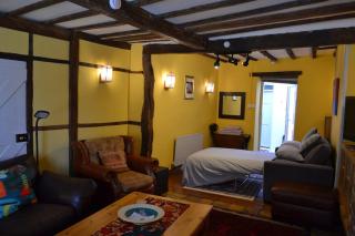 Spacious ground floor apartment. No 1A The Stables - 4