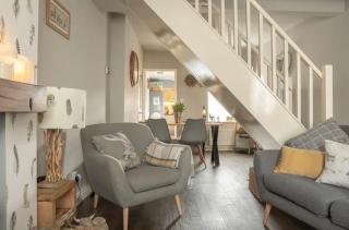 Luxury Cottage Nestled in the Heart of Pickering - Pet Friendly - 7