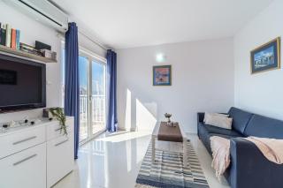 Luka's SEA View Terrace & Steps from the Beach apartment - Mirce - 0