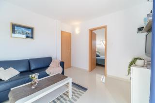 Luka's SEA View Terrace & Steps from the Beach apartment - Mirce - 5