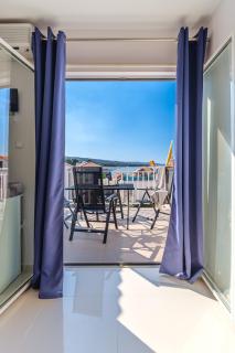 Luka's SEA View Terrace & Steps from the Beach apartment - Mirce - 8