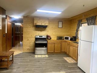 Big Bear Family House, 7 Bed Rooms, 2 Living rooms, Fire Pit - Gatlinburg - 6