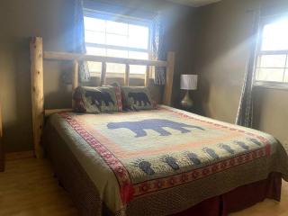 Big Bear Family House, 7 Bed Rooms, 2 Living rooms, Fire Pit - Gatlinburg - 2