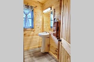 Big Bear River House, Outdoor Grill, River Access, 3 Beds - 8