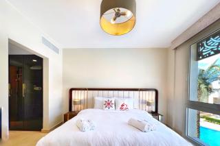 Homestyle 3BR Penthouse Pool & Beach View - 5