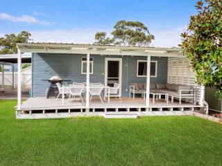 Hayes Beach House I Award Winner I 4 Mins to Beach - 7