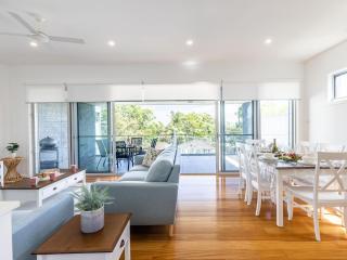 Noemis Place 7 Cromarty Road water views and boat parking available in the driveway - Soldiers Point - 6