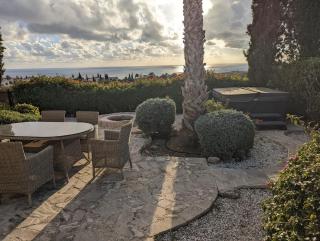 Villa Pontus - stunning views & privacy in beautiful garden with pool & hot tub - Kouklia - 3