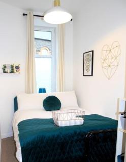 Flat 12A - Central, modern, bright ground floor apartment with free wifi - 6