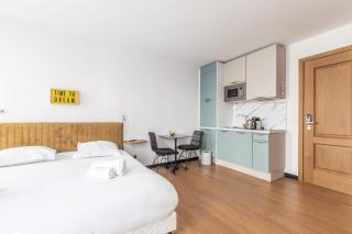 LB Vacation Rentals I Deluxe Studio with Balcony - Cannes Center - Marche Forville - 5 min Palais, Croisette & Plages - Cannes - 9