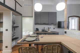 Charming 2 Bdr Old Town - 1