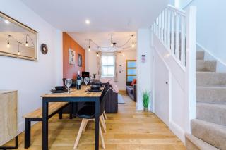 Pristine 2-bed house in Chester by 53 Degrees Property, ideal for Families & Small groups, Great Location - Sleeps 6 - Hough Green - 8