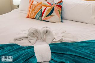 Tropical Oasis - King Beds - Free Netflix & Parking - Fast Wi-Fi - Edmonton - 9