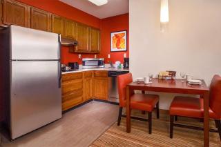 Sonesta ES Suites Charlottesville University - Charlottesville - 3