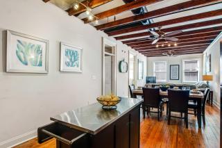 Historic City Market Loft Off Broughton - Savannah - 4