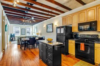 Historic City Market Loft Off Broughton - Savannah - 3