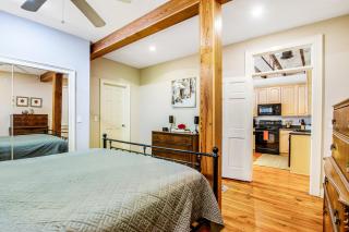 Historic City Market Loft Off Broughton - Savannah - 1