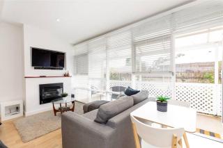 Modern Stylish Self-contained Studio Apartment - Burnside - 9