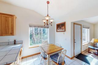 Cozy by the Creek - Rockaway Beach - 6