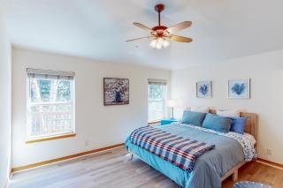 Cozy by the Creek - Rockaway Beach - 1