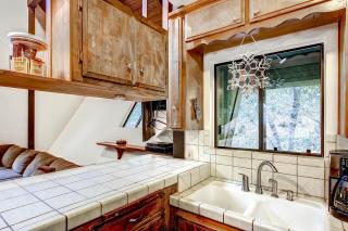 Yosemite's Creekside Birdhouse - Wawona - 4