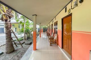 Ekas Beach Guesthouse Mitra RedDoorz - Ekas - 6