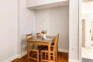 The Hideaway, Family apartment close to the beach. - 2