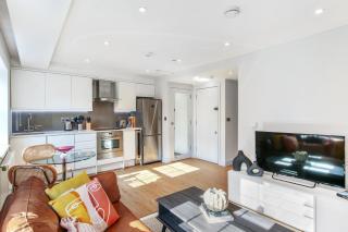Cleveland Street by Aeria Apartments - London - 0
