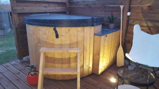 LA ROULOTTE DES AMISH & Bain Nordique à Remous Jacuzzi - Mattexey - 9