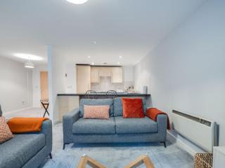 Pass the Keys Spacious Manchester Apartment with Parking - Manchester - 4