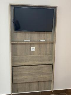 ROVIOR Rooms & Café - 1