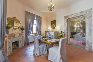 Maggio Frescoes by VacaVilla - Florence - 2