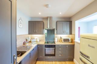 Kestrel Lodge 6 with Hot Tub - Newton Stewart - 5