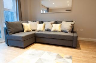 Newly Furnished Aztec House (6 separate beds) - 2