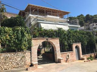 Lovely 2 bedroom rental unit with garden view city center - Saranda - 0