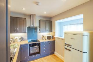 Kestrel Lodge 7 with Hot Tub - Newton Stewart - 4