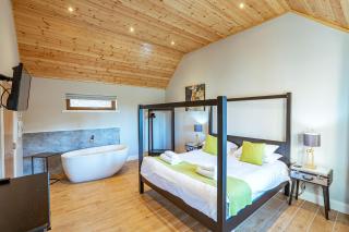 Kestrel Lodge 7 with Hot Tub - Newton Stewart - 0