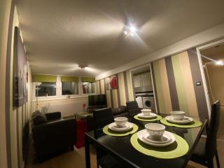 Victoria Centre Apartments in the Victoria Centre Shopping Centre - Nottingham City Centre - 24 hour access - Most Central Location, Kitchen - Sunday check-out 1pm - Opposite Hilton by Restaurants & Shops - Outdoor Parking Cars or Vans five pounds a day - Nottingham - 8