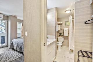 Picturesque Hotel Room with Private Balcony in Waikiki! - Honolulu - 2